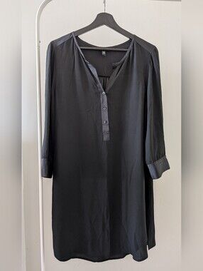 Eileen Fisher Black Garment Label Shot